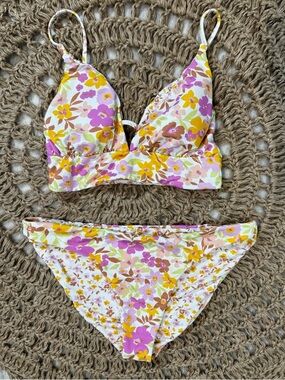 Billabong Floral Two-Piece Bikini Set Reversible. EUC. Worn once.